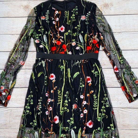 Dresses & Skirts - Embroidered dress size L